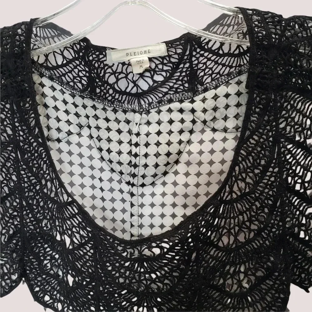 Pleione  White blk Polka Dot Crochet Knit Accent Blouse